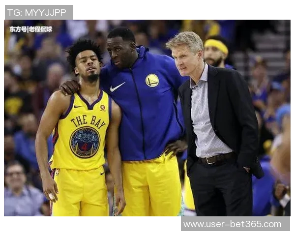 浓眉缺席九场比赛坐板凳身穿NFL球衣观战绿湾包装工比赛 浓眉缺席九场比赛坐板凳身穿NFL球衣观战绿湾包装工比赛